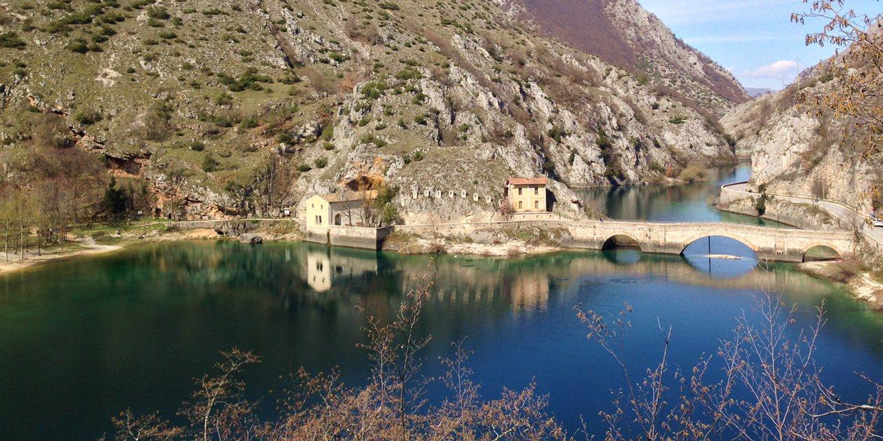 La Locanda Del Lago Lucciola Villalago ภายนอก รูปภาพ